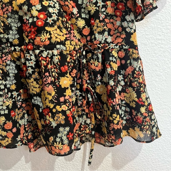 Madewell- Short Sleeve Peplum Wrap Top in Flower Garden- XS - Picture 5 of 7